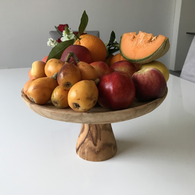 Clavier En Bois Avec Une Assiette De Fruits